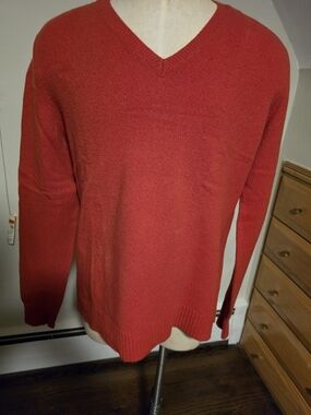 Club Monaco Men's V-Neck Sweater in Red